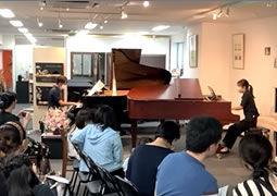 世界の銘品ピアノで学ぶ夏休みピアノ自由研究会3